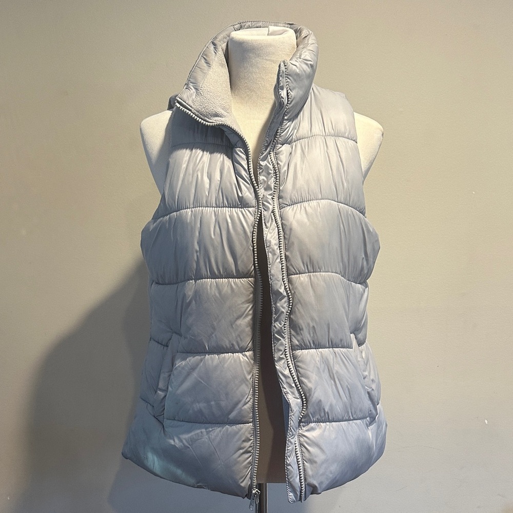 Old Navy Women's Metallic Gray Puffer Vest